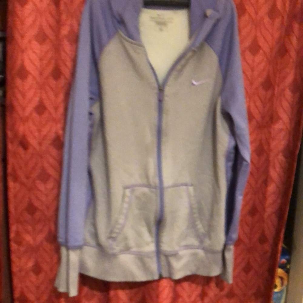 Nike - Picture 2 of 4